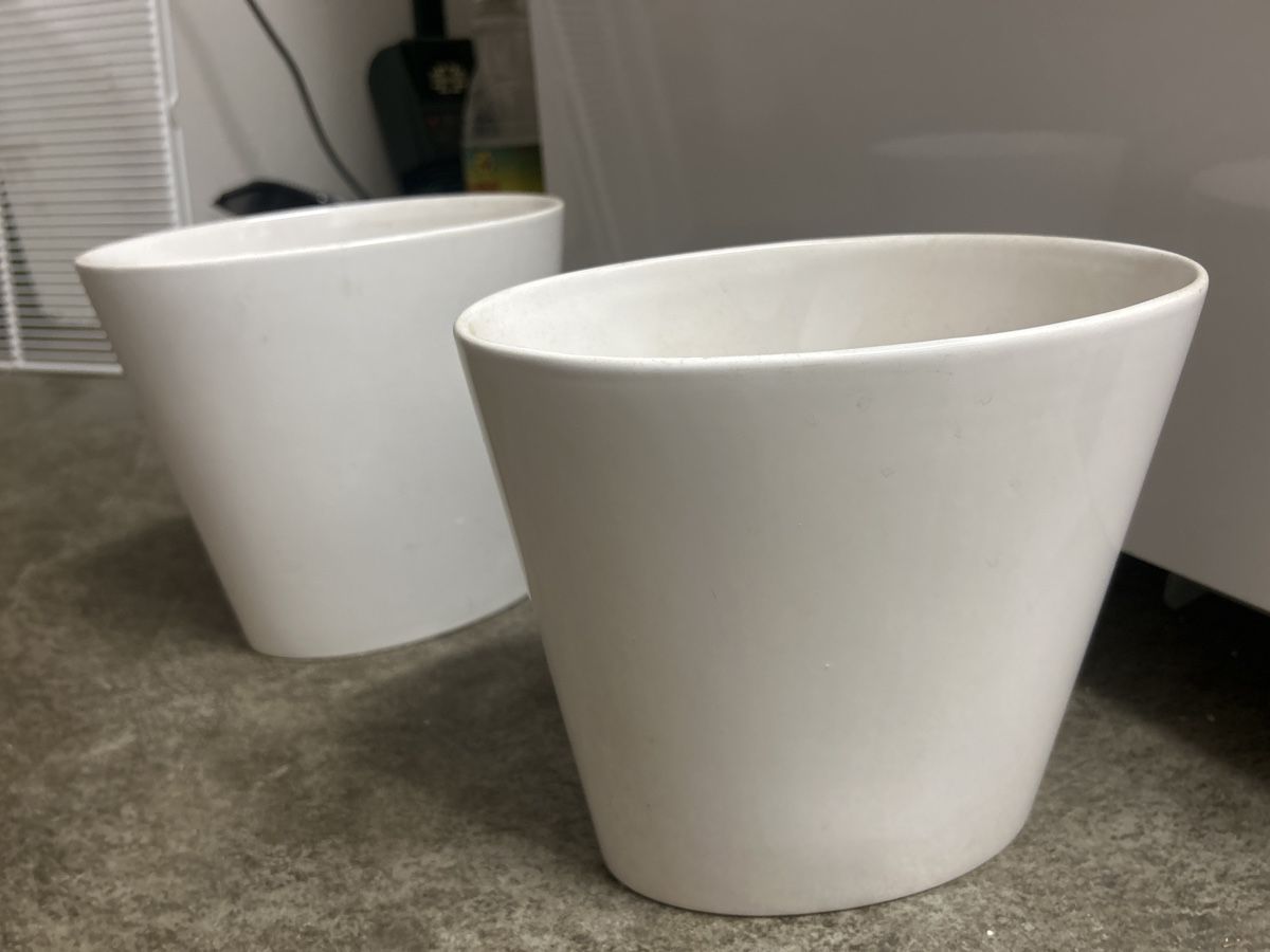 Vasen & Gefässe: 2er Set: Elegante, zeitlose Vasen/ Töpfe – Gebraucht aus Mörschwil von philmensa 2