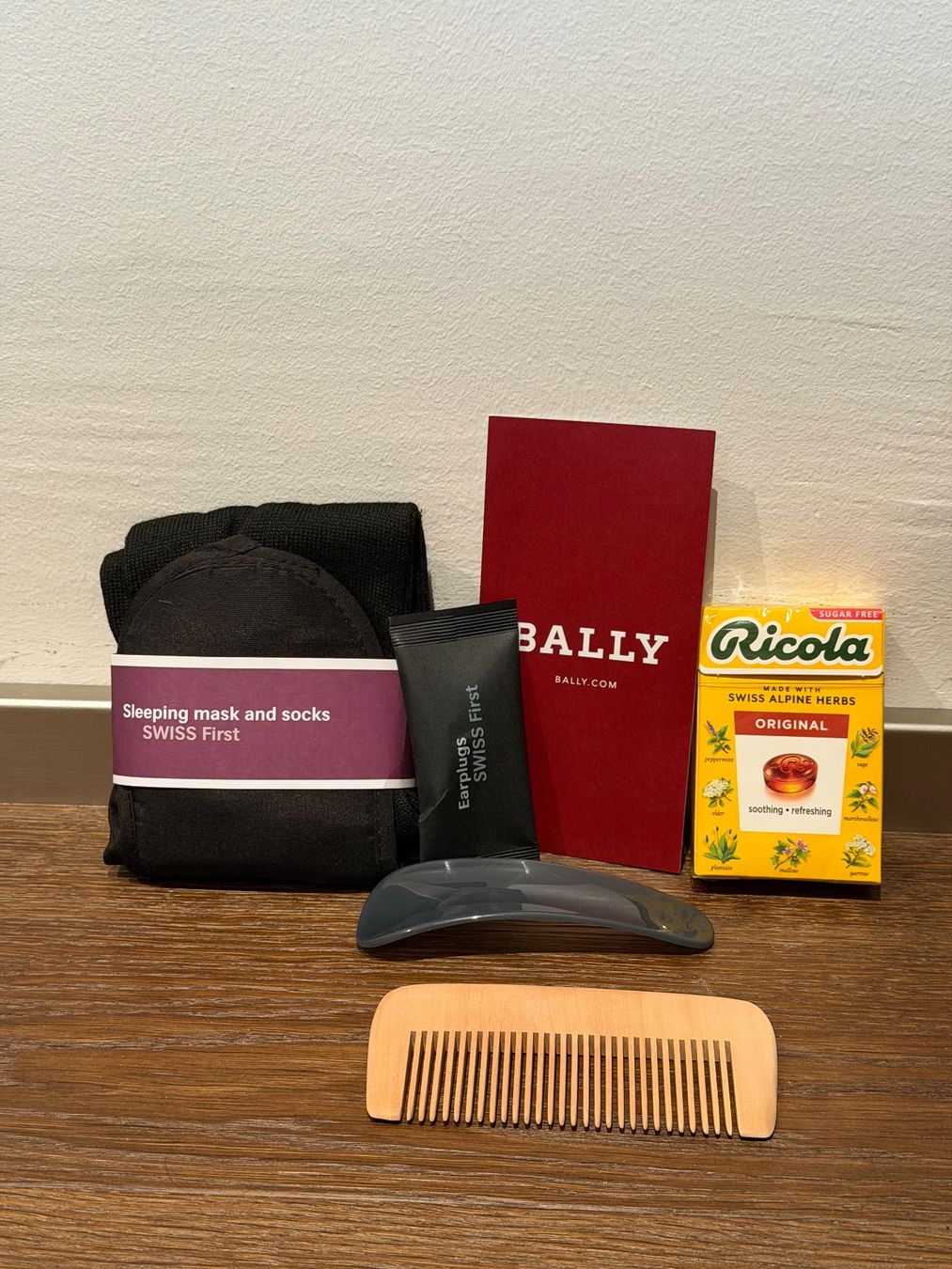 Bally Kosmetikkoffer: Bally x SWISS First Class Amenity Kit – Neu (gemäss Beschreibung) aus Münchenbuchsee von arouse.swiss 1