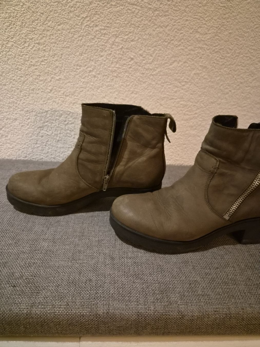 Damenschuhe: bottines kaki – Gebraucht aus La Tour-de-Peilz von mar_2r26 1