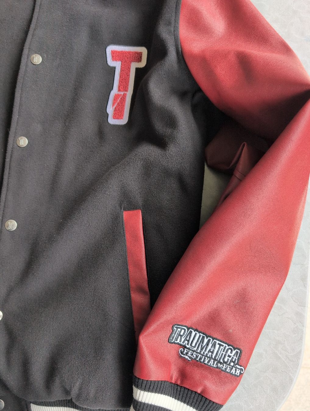 Giacche: Traumatica College Jacke XL – Nuovo (secondo la descrizione) da Waltenschwil venduto da Andy.Z01 1