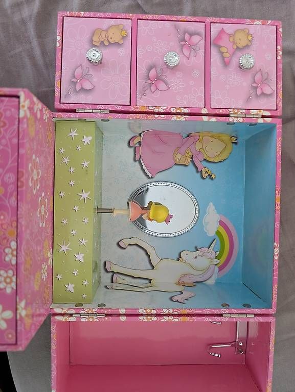 Giochi: Schmuckaufbewahrung mit Spielmusik – Usato da Buchrain venduto da waiheke2 2