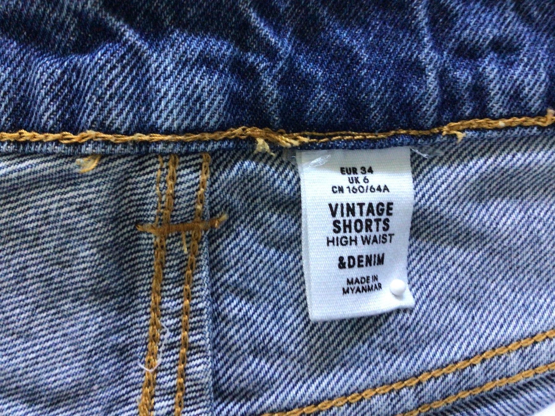 H&M Jeans: Denim Jeans Shorts, Grösse 34 – Usato da Frauenfeld venduto da Stehojen 3