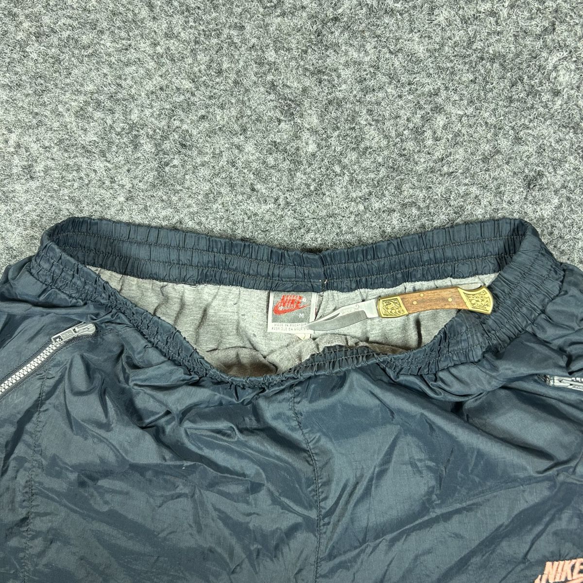 Nike Pantaloni: Nike vintage – Usato da La Sagne NE venduto da Matlasape 3