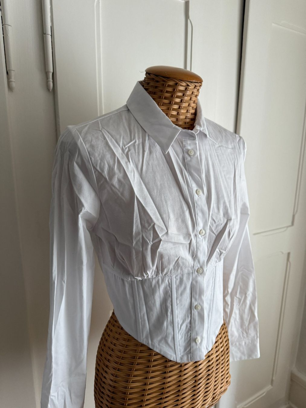 Stradivarius Chemisiers: STRADIVARIUS - cropped Bluse weiss M/L – D'occasion à Zürich par Diazaio 1