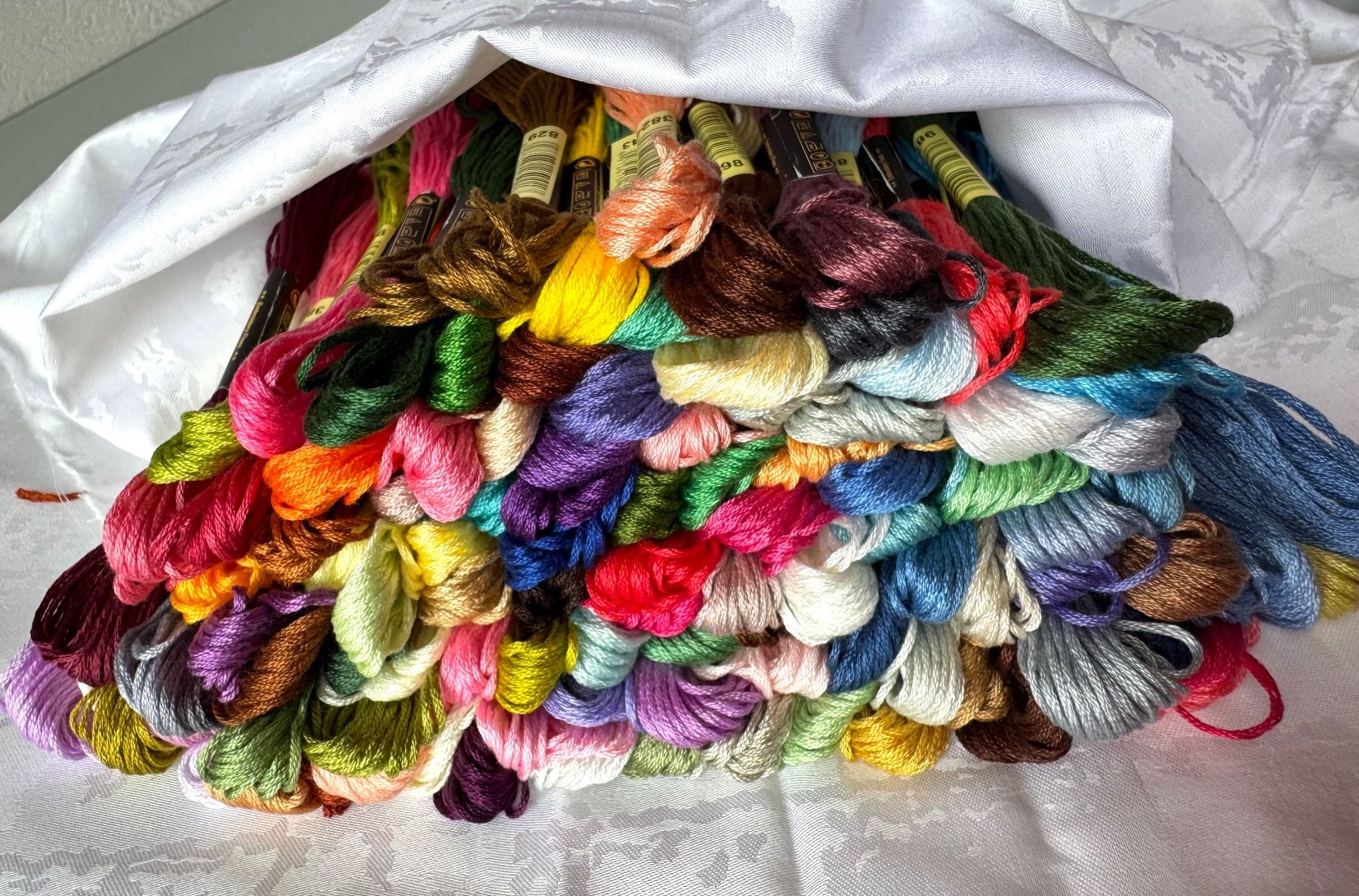 Bastelsets: 100 x Garn Stickgarn  Regenbogen Farben    Weben Basteln – Neu und originalverpackt aus Leuggern von unico10 6