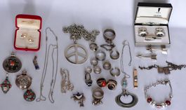 Lot de bijoux fantaisie (voir photos)