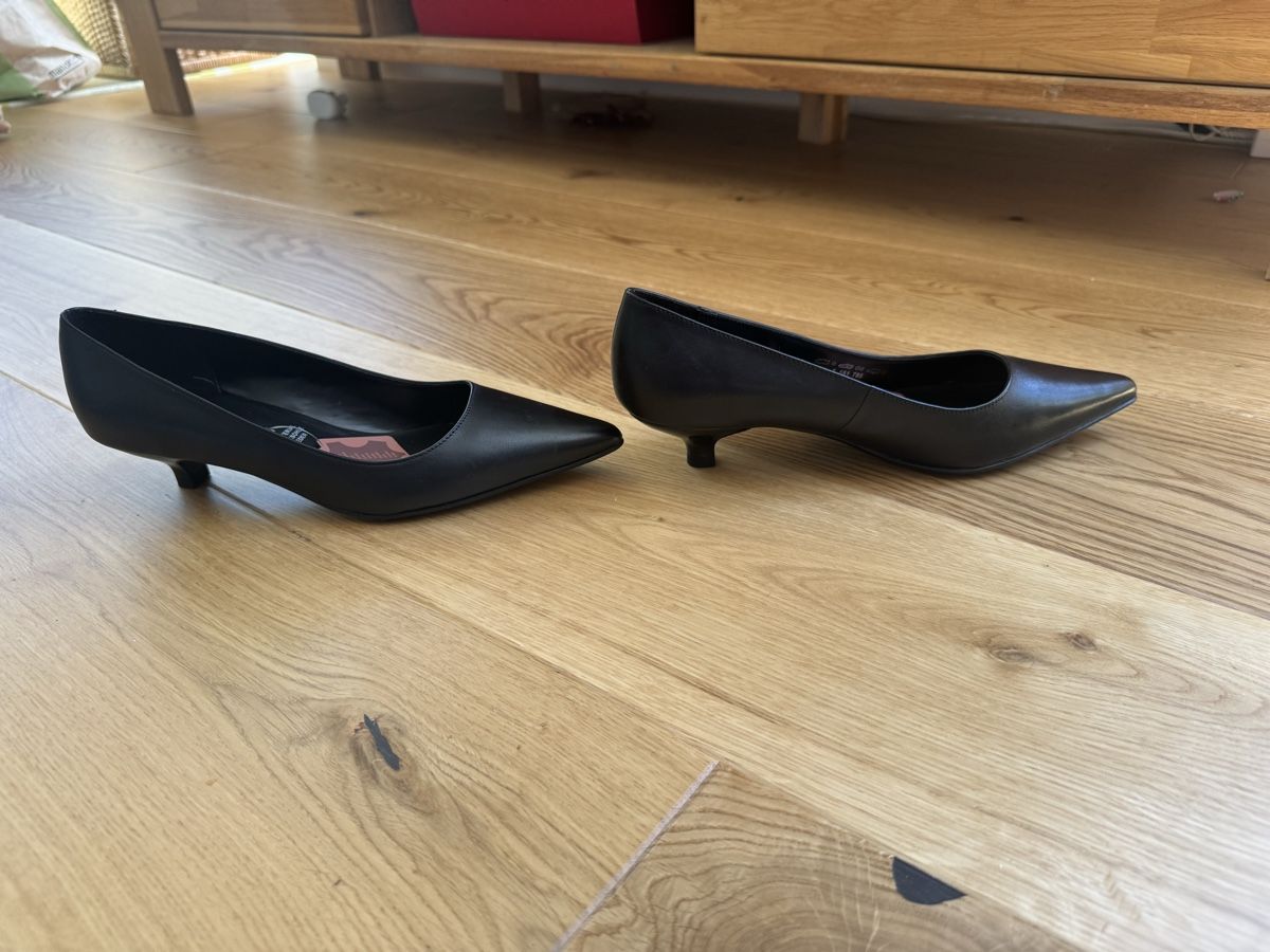 Scarpe da donna: NEW Leather Black Pumps 37 size – Nuovo e nell'imballaggio originale da Neuchatel venduto da Mia_G 1