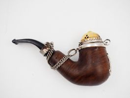 Tradizionelle Deckelpfeife mit Hirsch Motiv (26090305)