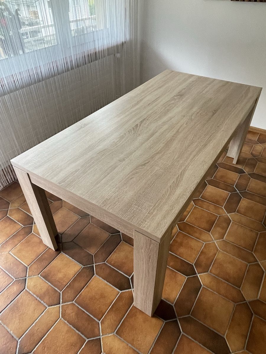 Tables: Table imitation chêne très bon état – D'occasion à Réchy par arzu_3966