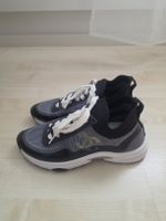 Chanel 22 Cruise Schwarzer Sneaker