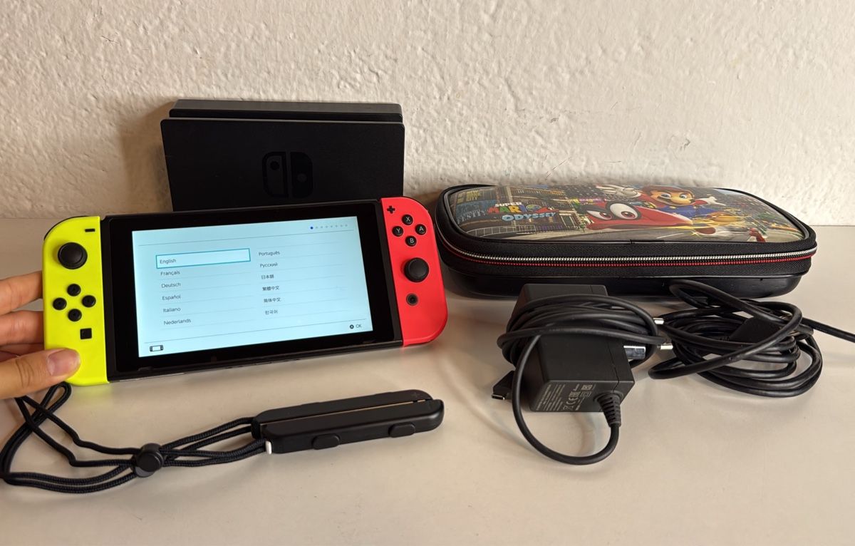 Nintendo Console: Nintendo Switch Console with Mario Odyssey Case 🎮 – Usato da Ehrendingen venduto da bubulence 1