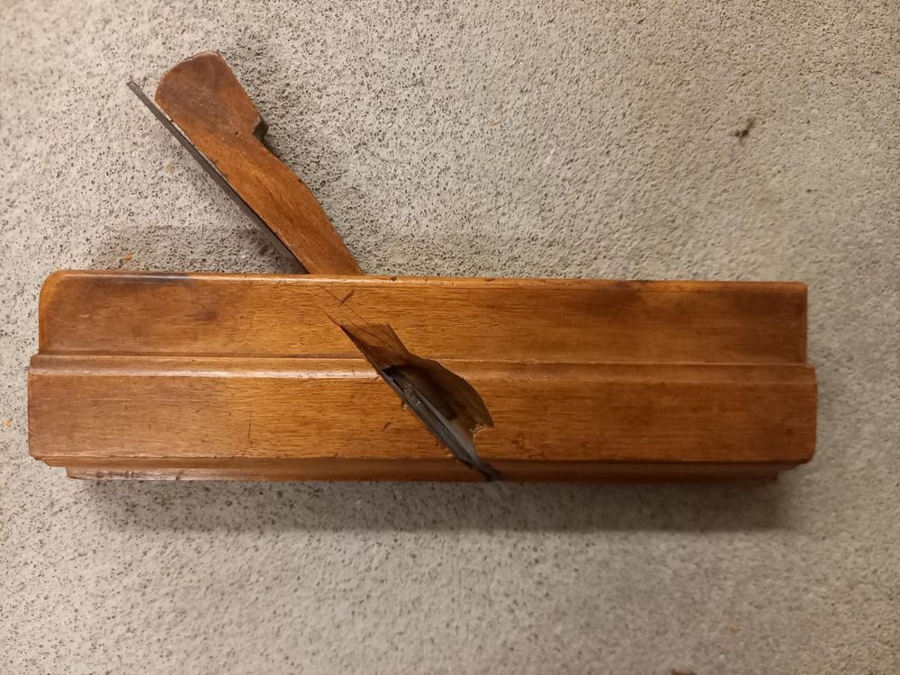 Ancien Rabot D'Atelier En Bois - Lame Acier 4 Cm - À Nettoyer Et Aiguiser