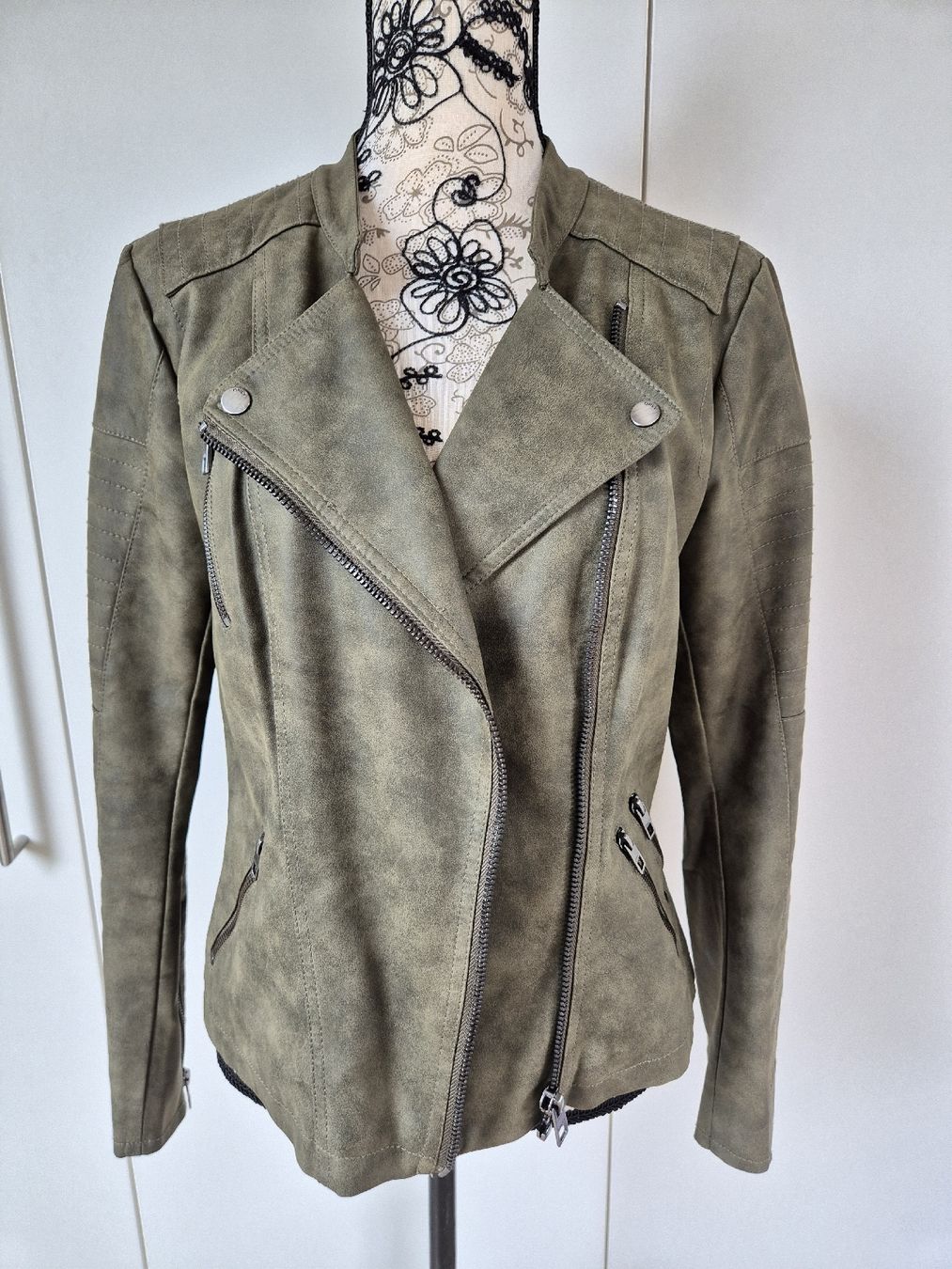 Only Giacche: ONLY Kunstlederjacke Grösse 40 – Usato da Oberbuchsiten venduto da Wilandra 2