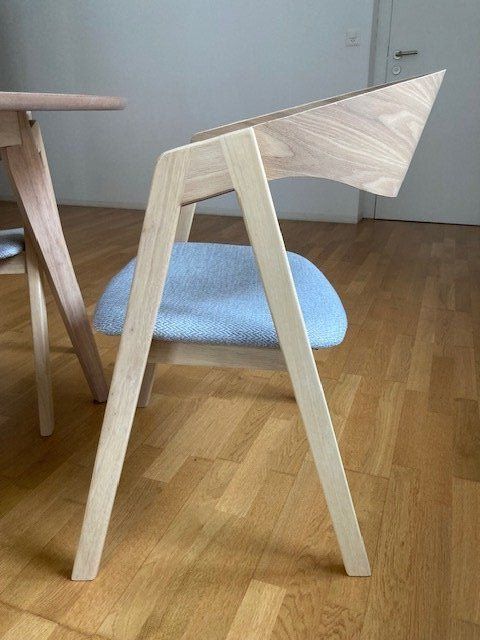 Sedie: 4 chaises design en bois – Usato da Porrentruy venduto da Chiltane1 1