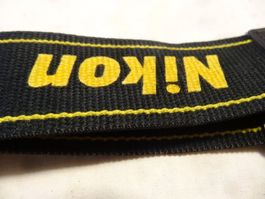 NIKON   KAMERA TRAGEGURT .NUR TRAGEGURT