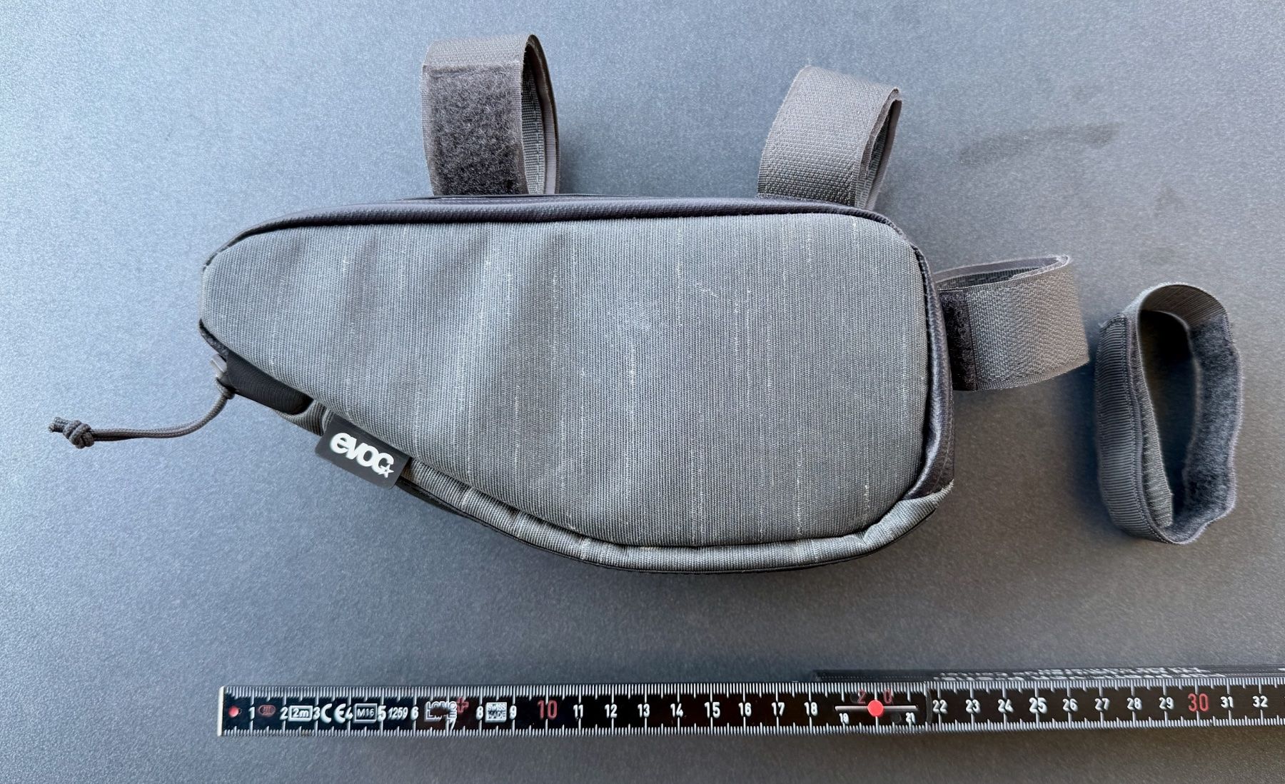 Evoc Borse: Evoc Multi Frame Bag, grau meliert, 0.7 Liter – Usato da Zürich venduto da Olid-ZH