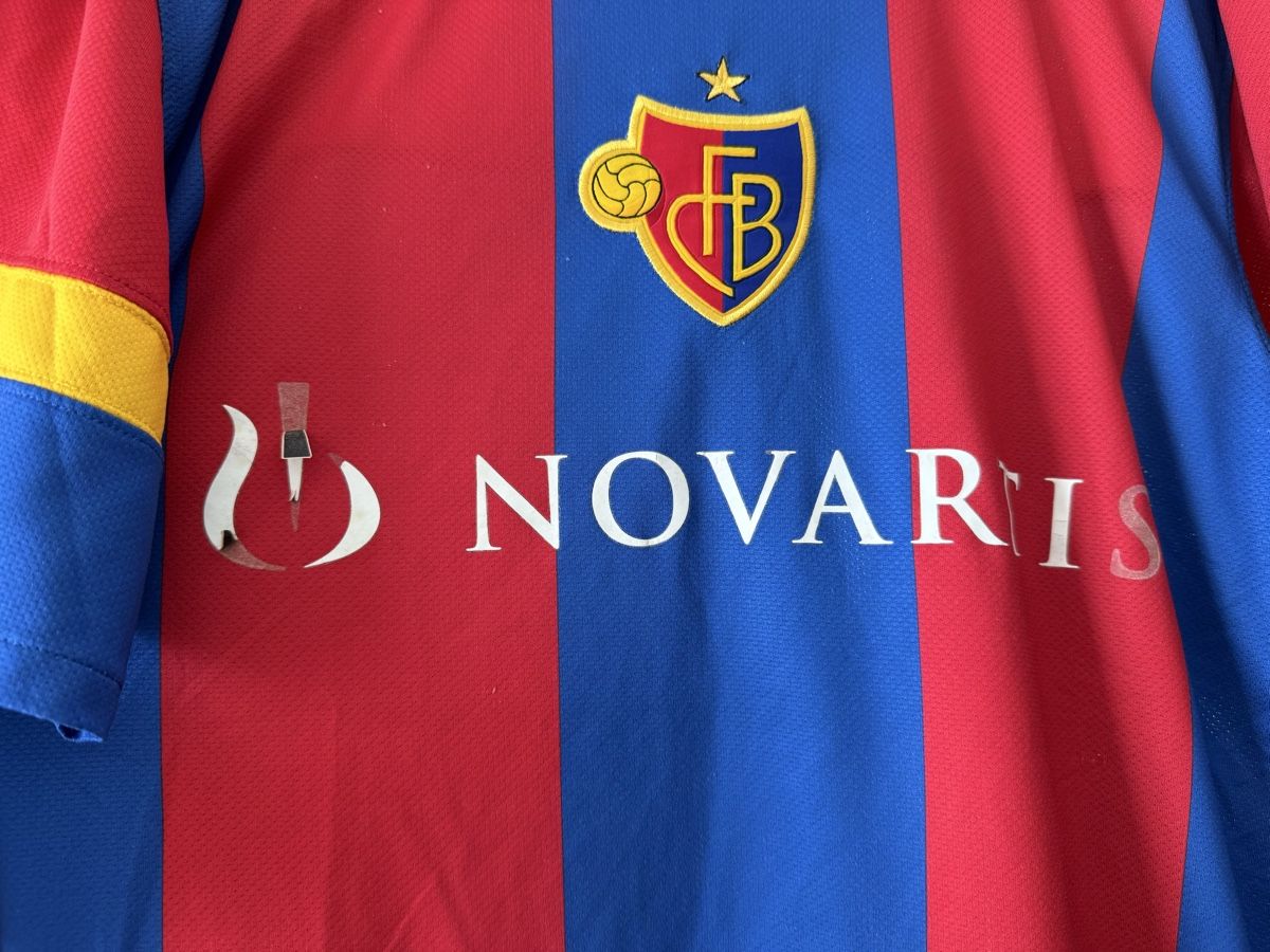 FC Basel Canottiere & Pantaloni: Fc Basel Trikot L – Usato da Basel venduto da momo.st 1