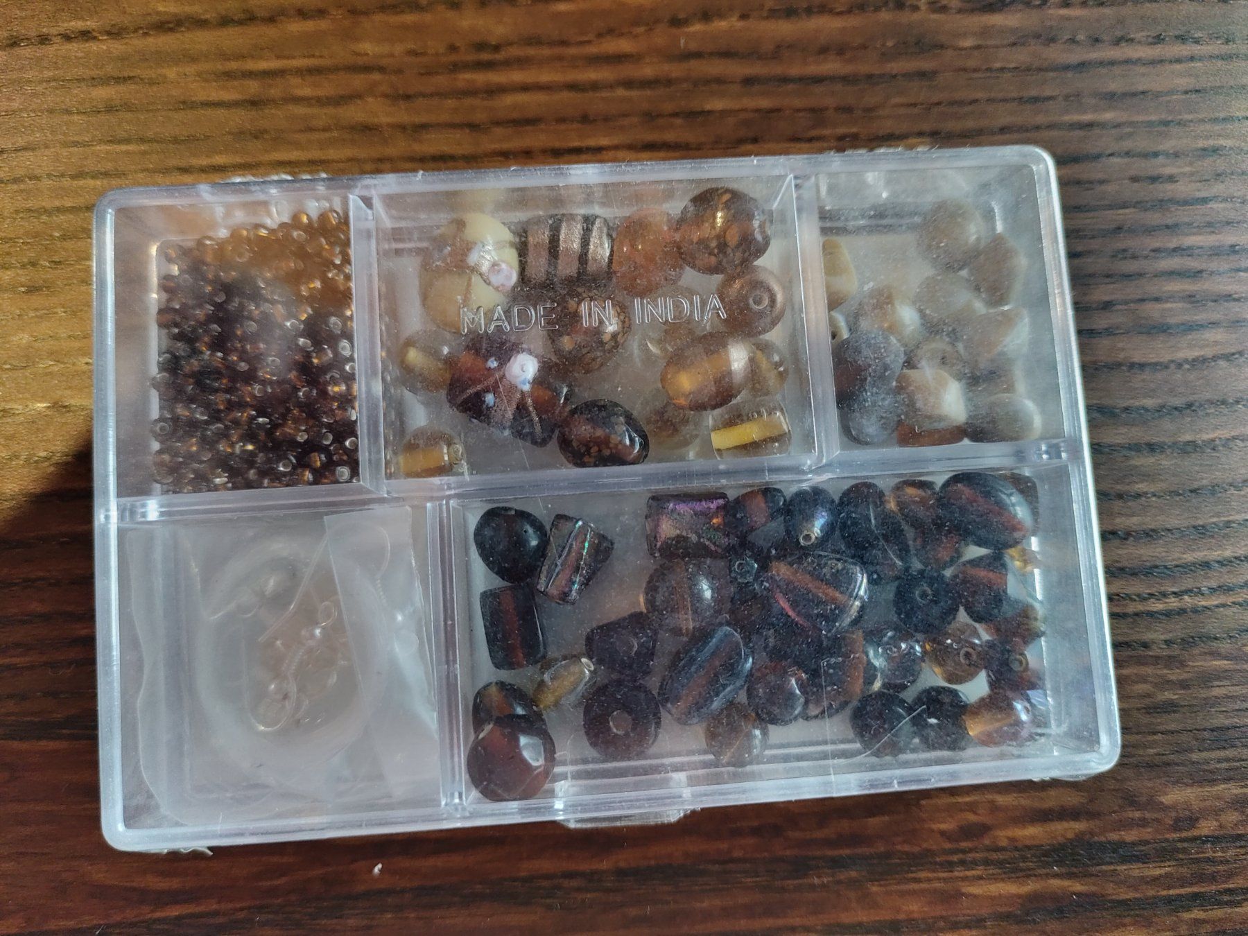 Perle (finte): Sortimentsbox Glasperlen beads 11,5 x 7,5 x 2,5 cm braun – Nuovo e nell'imballaggio originale da Thalwil venduto da ersteigerer 1