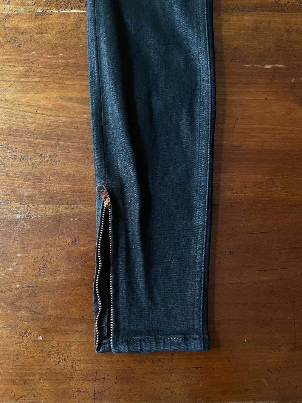 Jeans: Schwarze Jeans mit Glanz von Ted Baker – Usato da Zürich venduto da pgr_9pzn 5