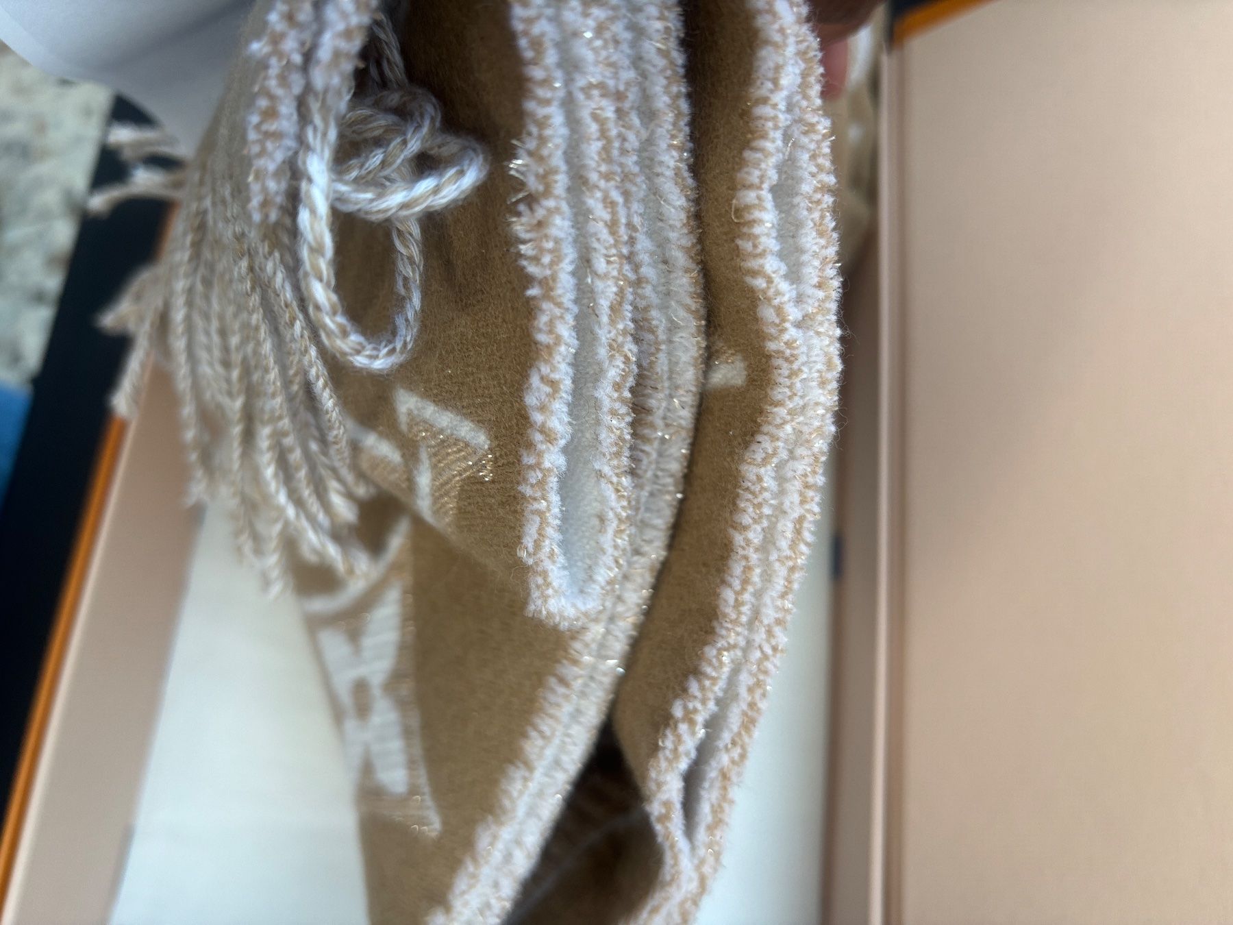 Louis Vuitton Foulards & écharpes: Louis Vuitton Schal Essential Shine top , Winter – Neuf (Voir description) à Oberwil BL par daniellea_k 9