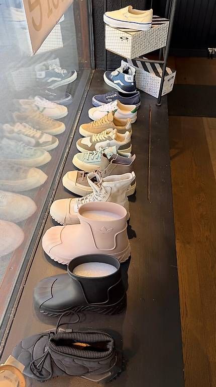 Scarpe da uomo: Sneaker Sammlung – Nuovo e nell'imballaggio originale da solothurn venduto da googWIL 1
