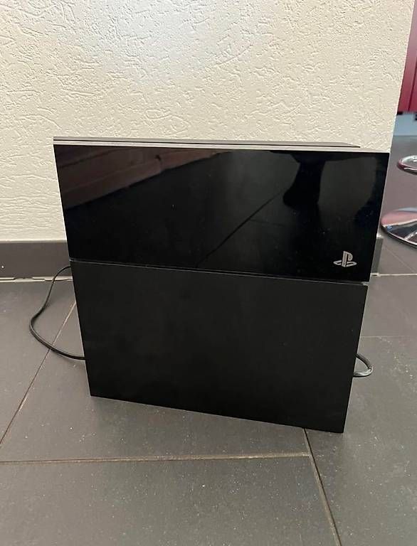 Sony Konsolen: PS4 à vendre – Gebraucht aus Savièse von dario280390