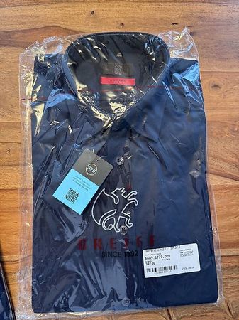 Zwei Business Hemden 