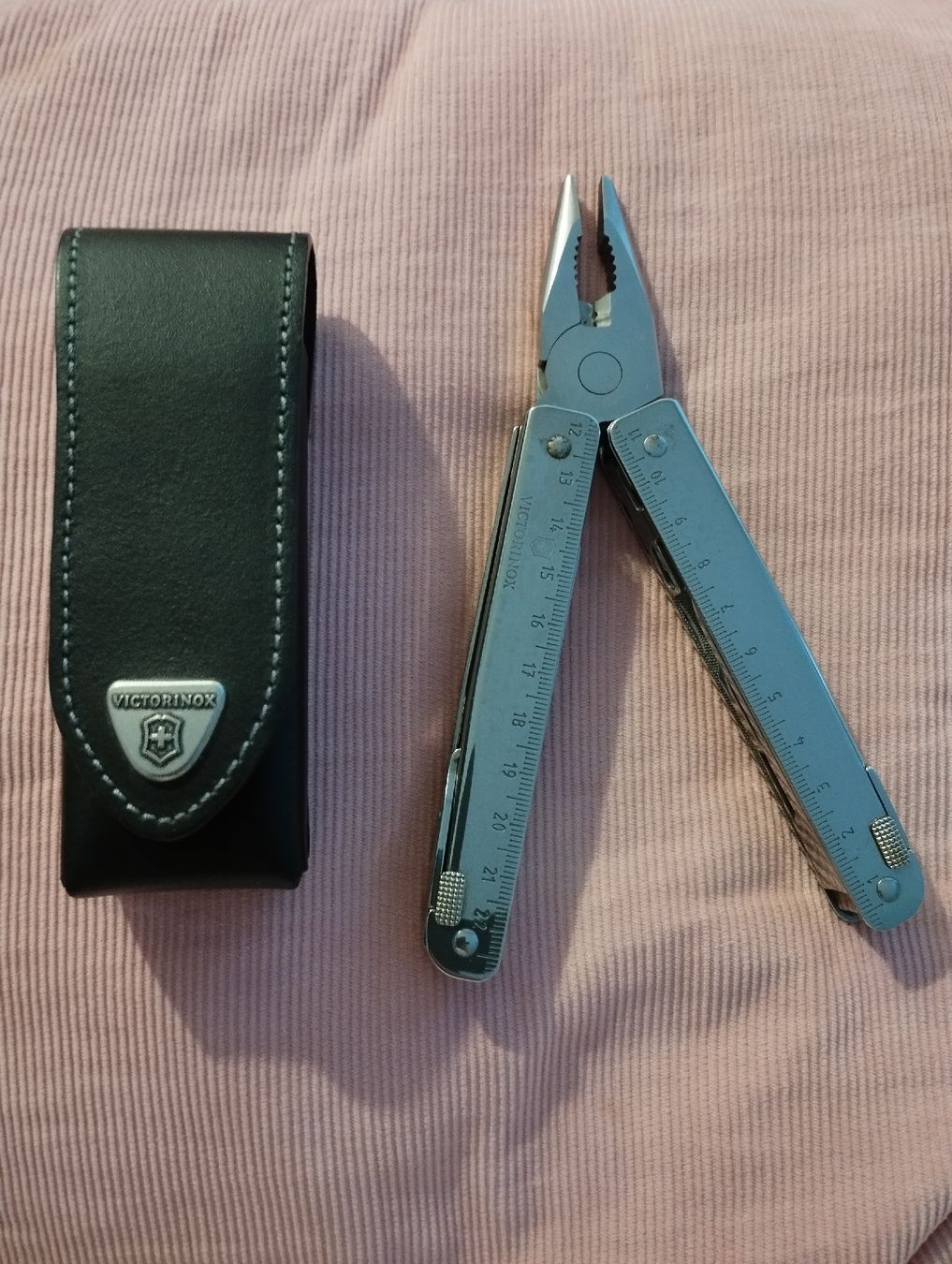 Victorinox Coltelli tascabile: Victorinox Multitool mit Etui - Top Zustand! – Nuovo (secondo la descrizione) da Ostermundigen venduto da Dinge1 2