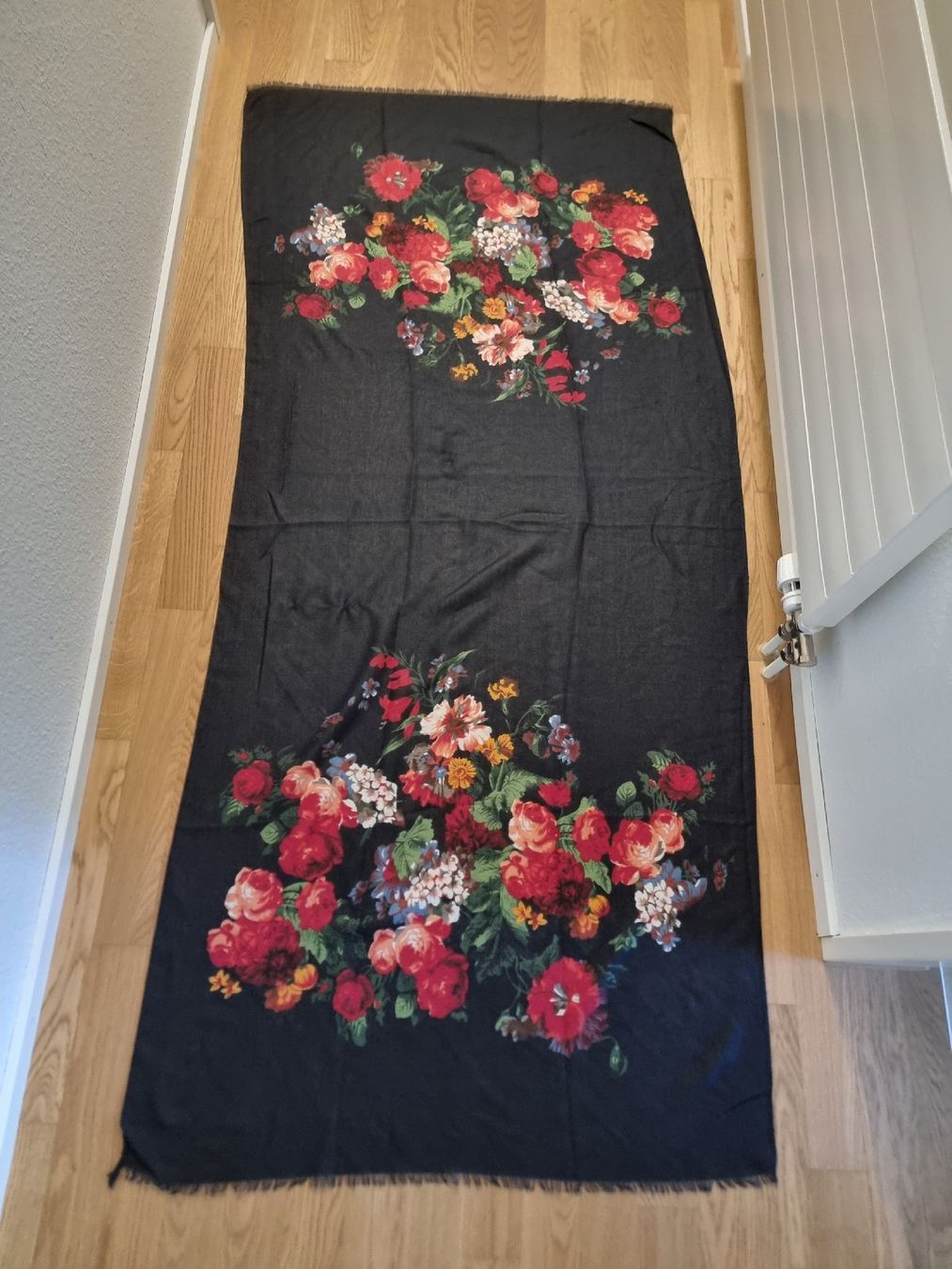 Foulard & Sciarpe: Foulard mit Blumenmuster – Usato da Zumikon venduto da chv_w96q 4