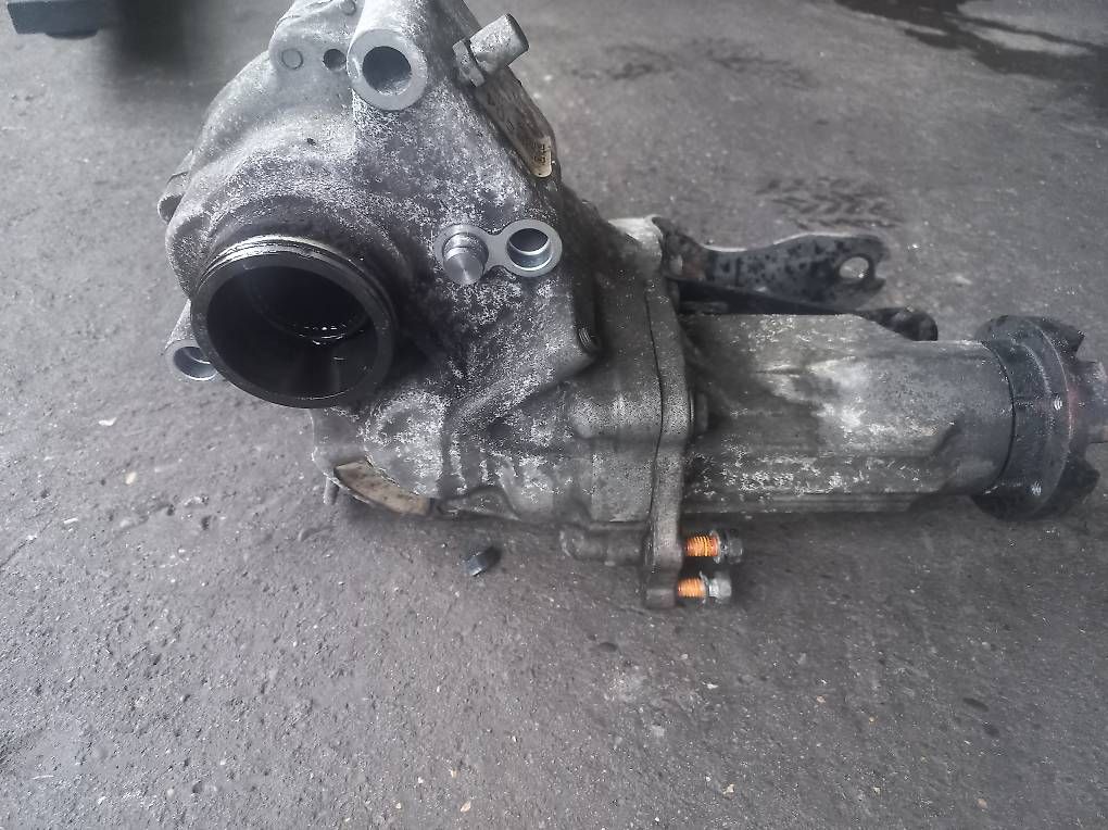 Tutti pezzi di ricambio auto: Vorder getriebe difrantial  – Usato da Egolzwil venduto da nag_g6sx 2