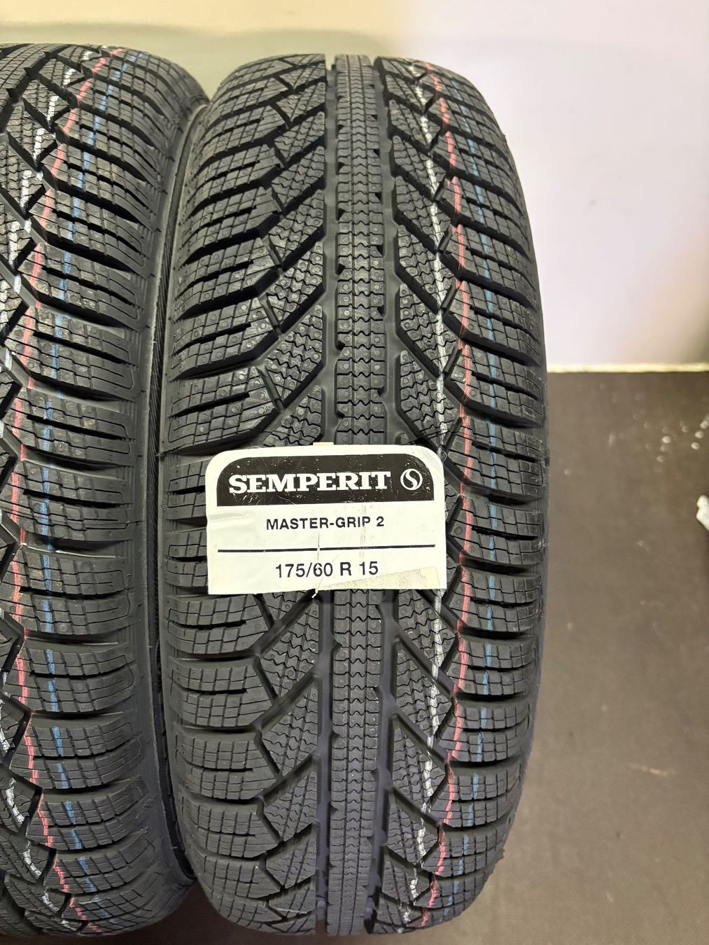 Semperit Pneus & Kompletträder: Winterreifen 175/60R15 81T Semperit – Neu und originalverpackt aus Gerlafingen von Pneu-Puric 1