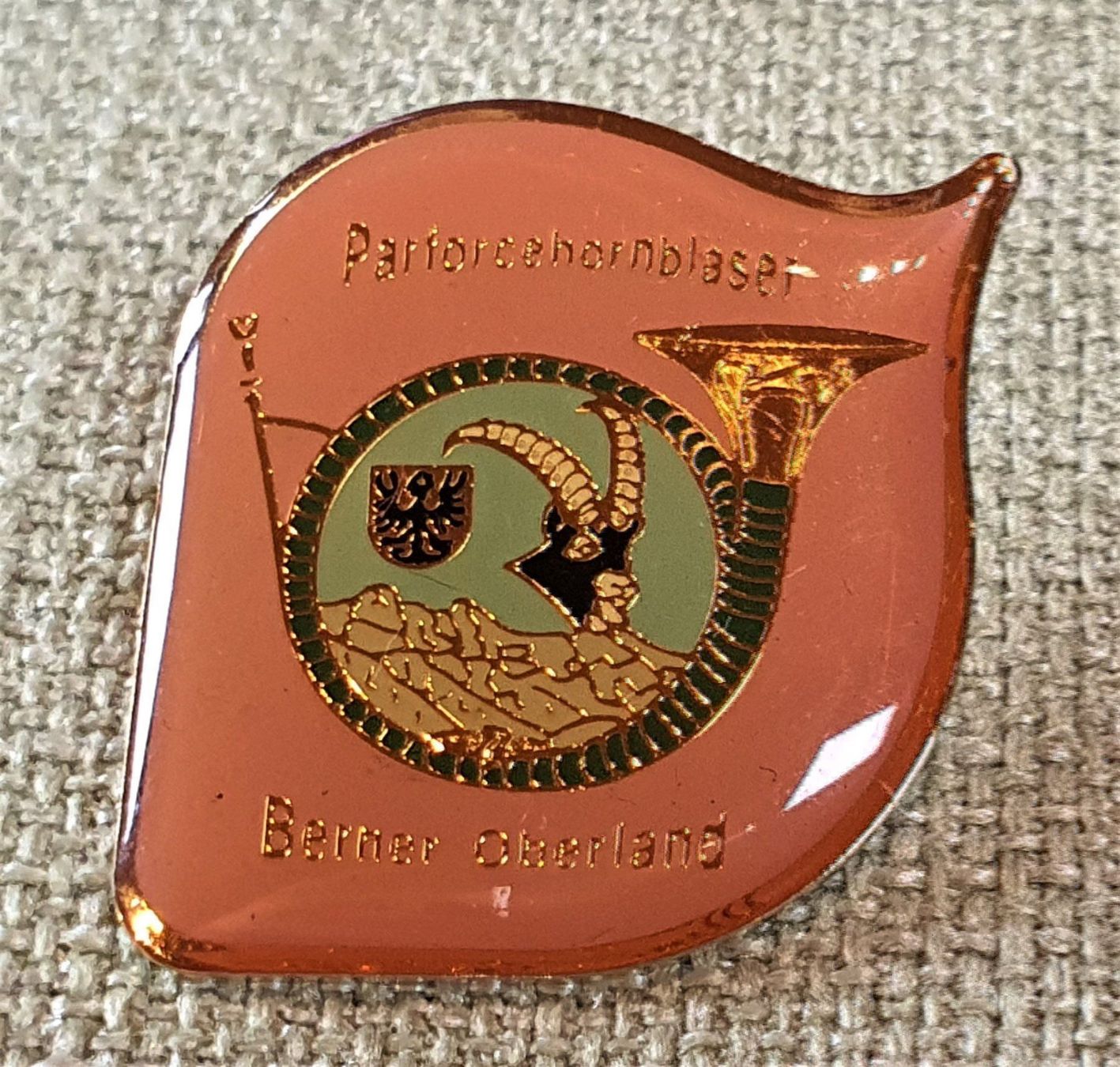 Plaketten & Abzeichen: D952 - Pin Parforcehornblaser Berner Ob. – Gebraucht aus Reinach BL von Boston-Verkauf