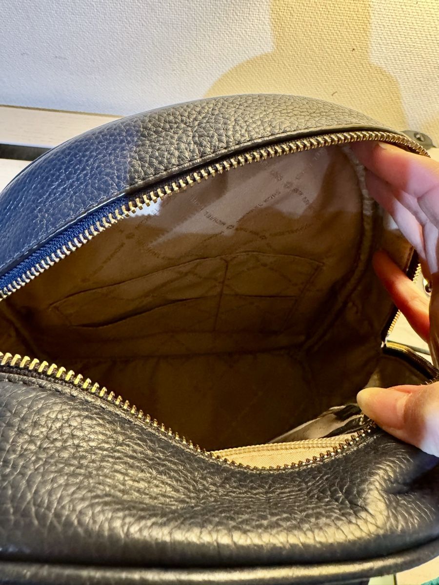 Michael Kors Zaini: Michael Kors Backpack navy blue gold studded – Usato da Hurden venduto da rac_wyf8 5