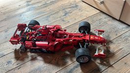 LEGO Technic Ferrari F1 Racer 1:8 (Set 8674)