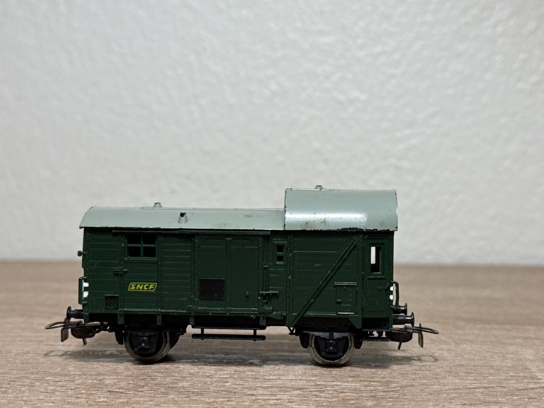 Piko Modellini di ferrovie: Piko Güterwagen SNCF H0 (30) – Usato da St-Aubin-Sauges venduto da Lo_Go 1