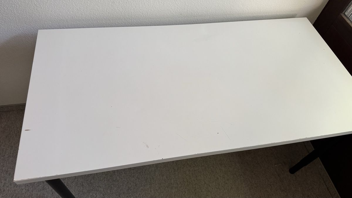 Ikea Scrivanie: Ikea table desk – Usato da Cham venduto da mar_xs6l 2