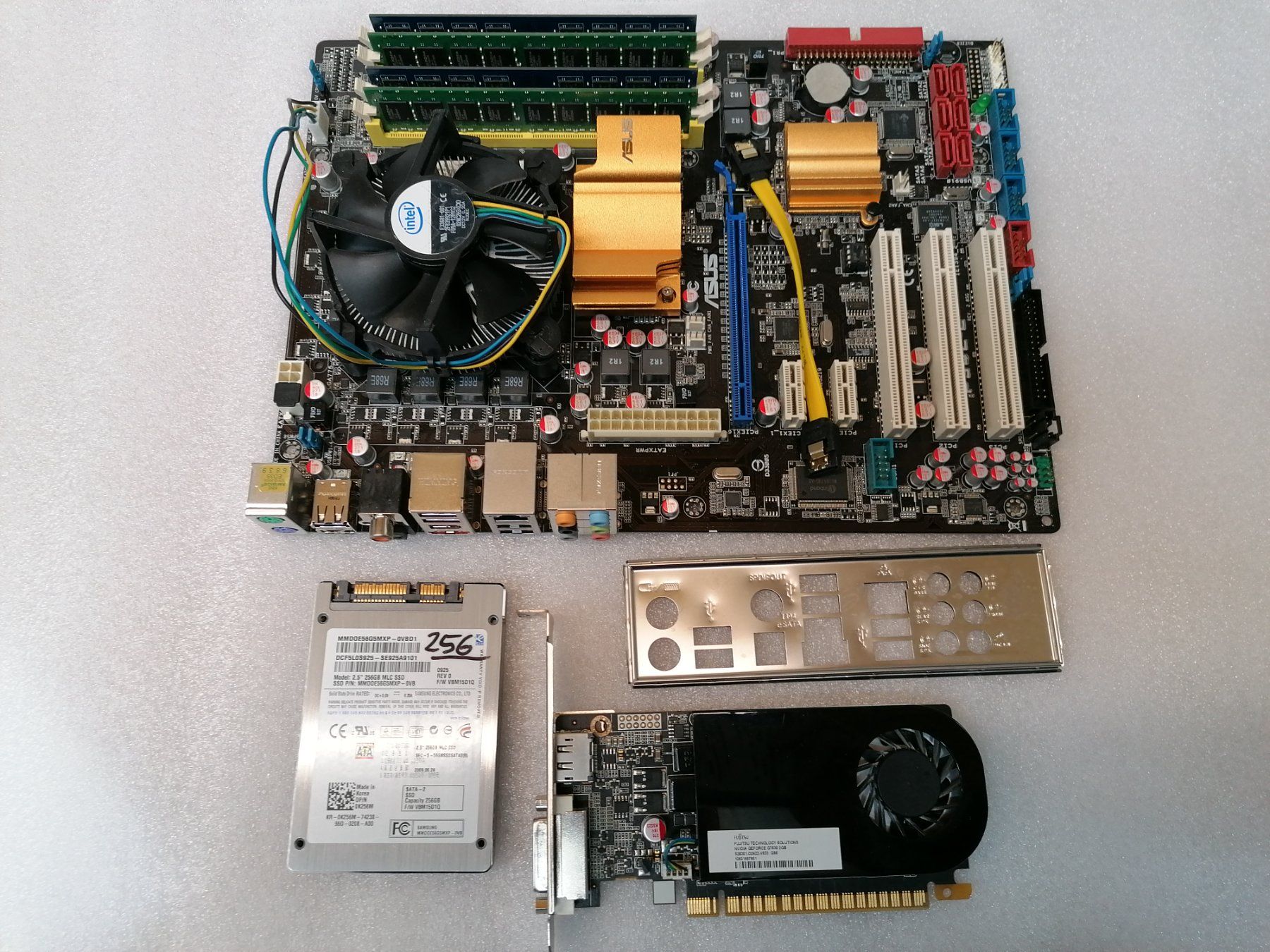 Intel Mainboards: Motherboard Intel E 8500 – Gebraucht aus Volketswil von sidecare47 1