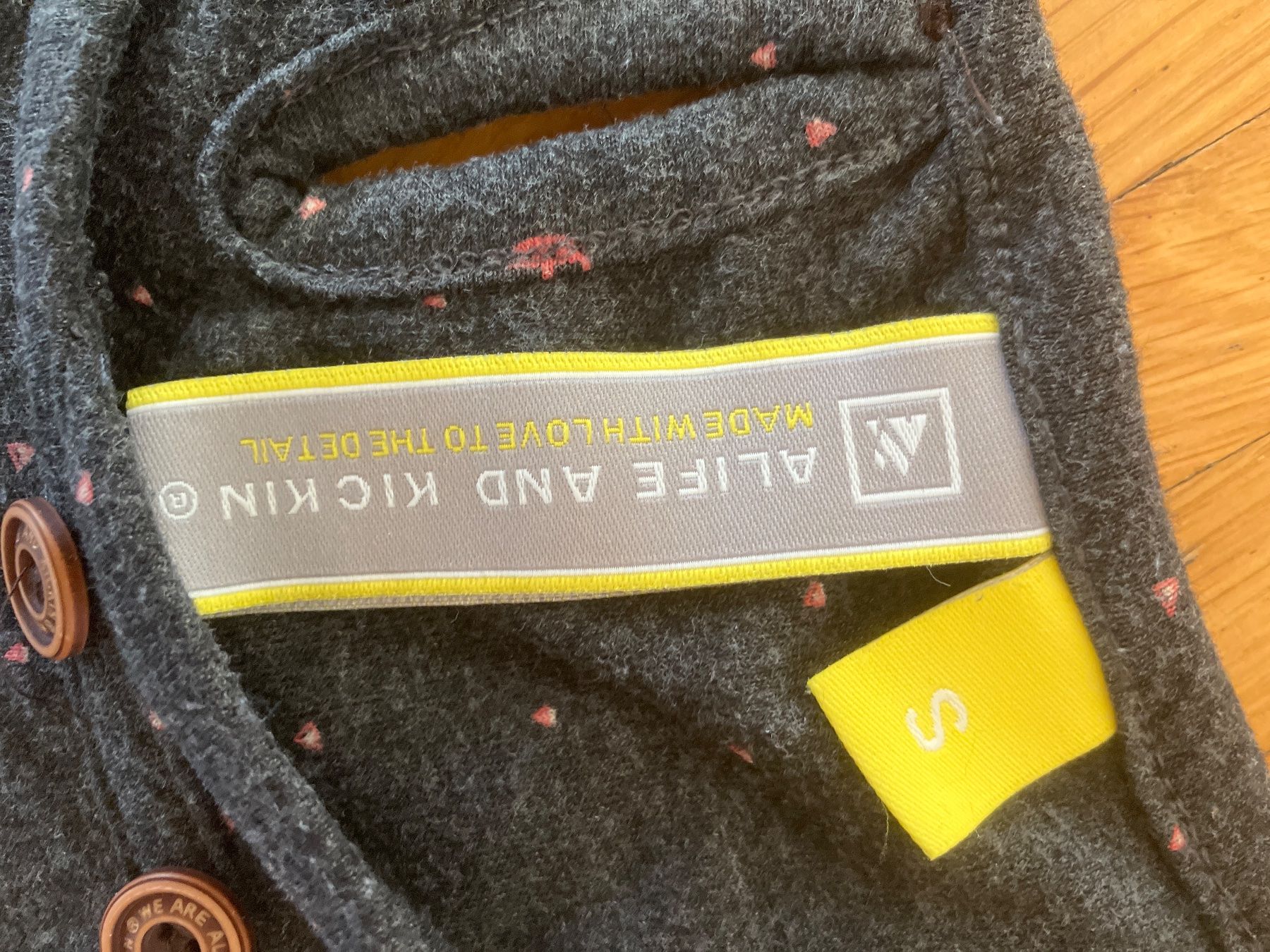 T-shirt: Damen Shirt Alive and Kic Kin – Nuovo (secondo la descrizione) da Steffisburg venduto da muggenstutz31 1
