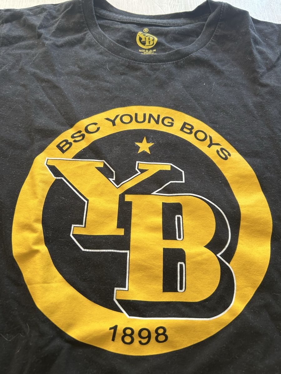 T-shirt: YB T-Shirt Schwarz Grösse S – Usato da Riedholz venduto da karinadam 1