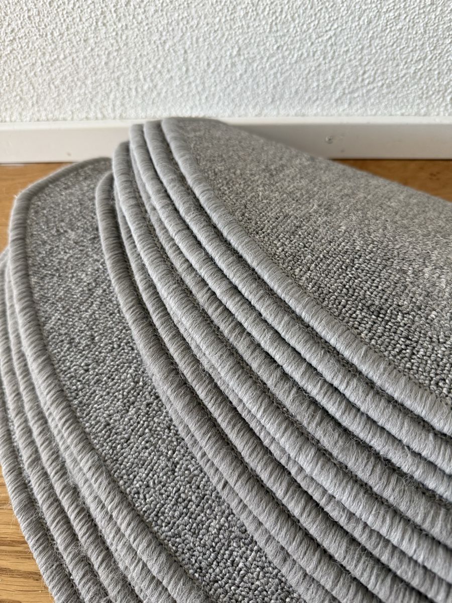 Tappeti: GRATIS ! Treppenstufen Teppich grau – Usato da Bütschwil venduto da adi_2g29 1