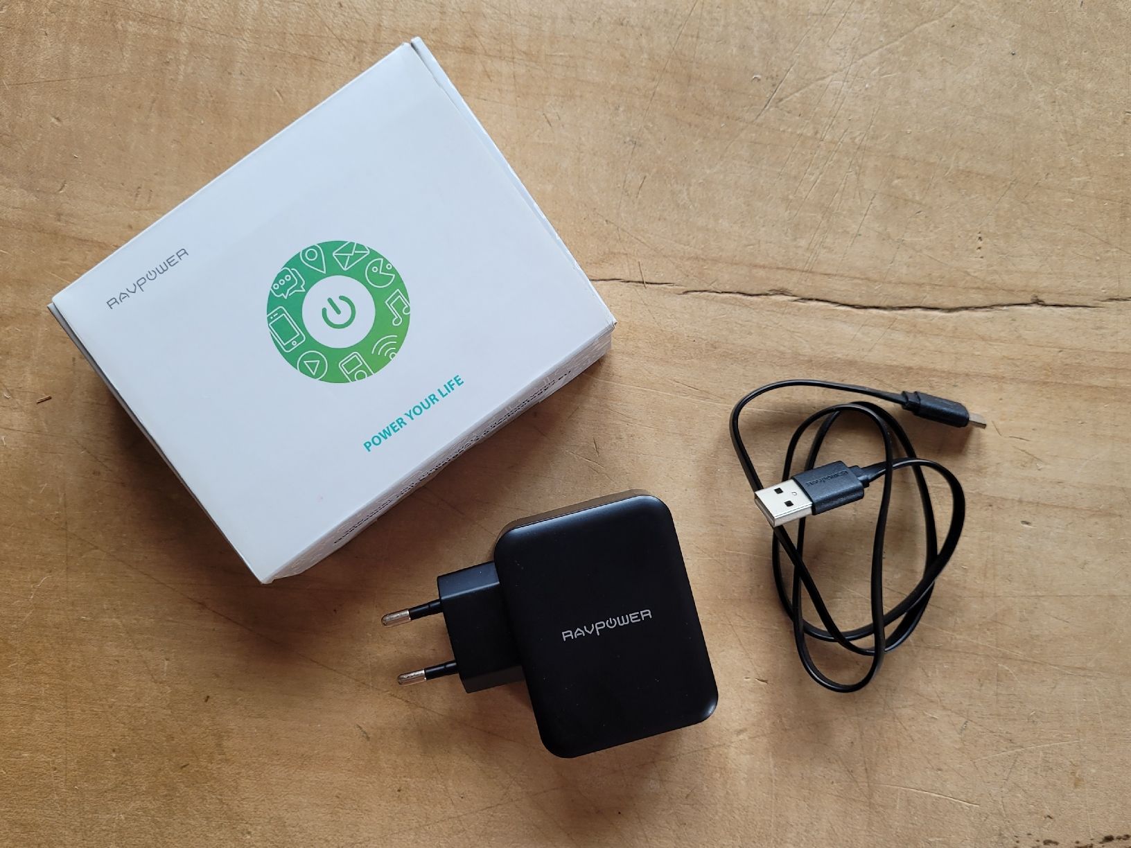Caricabatterie: Schnellladegerät RAVPower 30W USB Qualcomm Quick Charge 3.0. – Nuovo e nell'imballaggio originale da Zürich venduto da Engiadinabassa