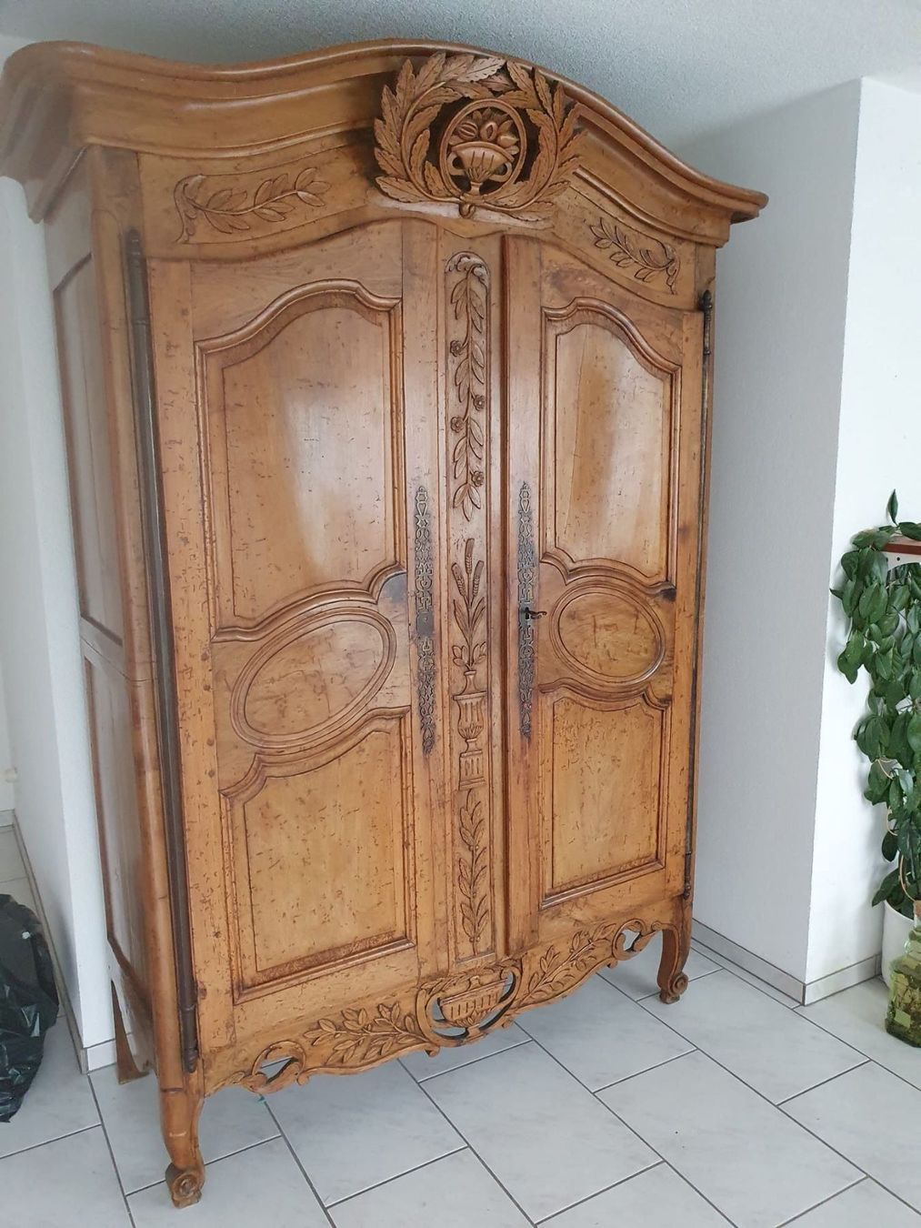 Schränke: ANTIKE LOUIS XV SCHRANK – Gebraucht aus Dietikon von brocki-eyra 3