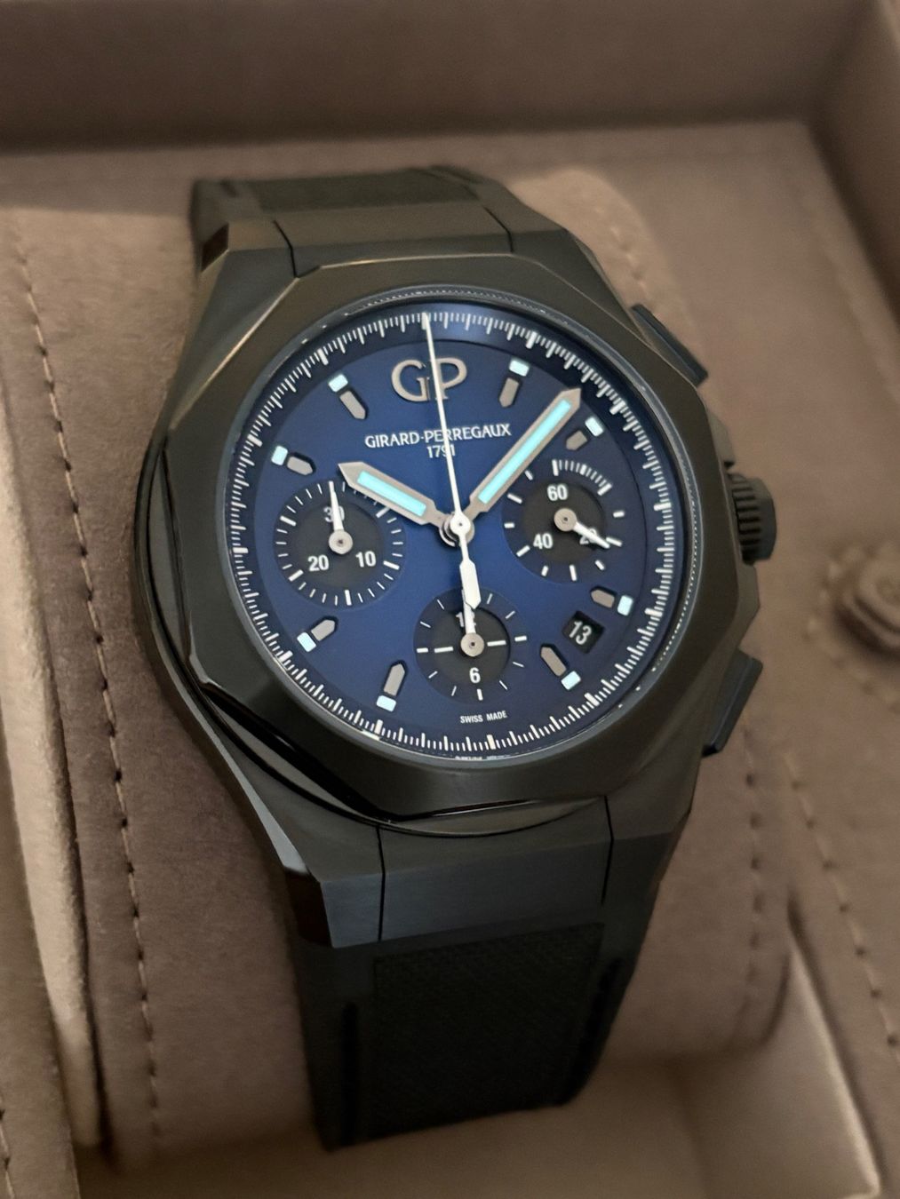 Girard-Perregaux Orologi: Girard Perregaux Laureato Absolute Chronograph Fullset – Usato da Birsfelden venduto da Mynos 4