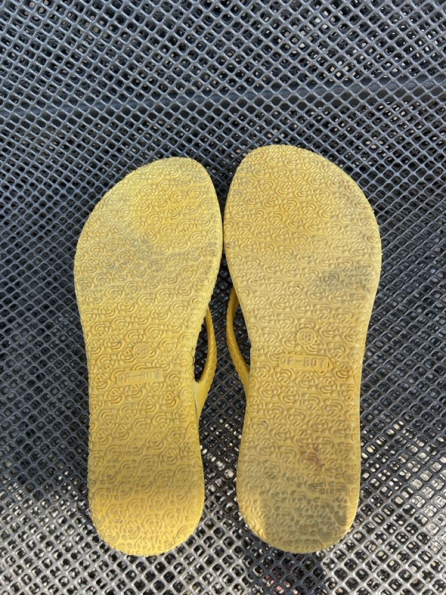 Damenschuhe: Flipflops gelb – Gebraucht aus Oberrieden von Boccia1981 2