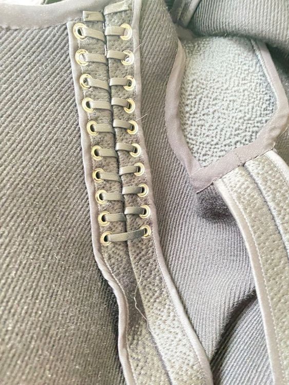 Bally Vestiti: Schwarzes Kleid mit Schnürung Gr. 36 – Nuovo (secondo la descrizione) da Rothrist venduto da lil_tg5m 5