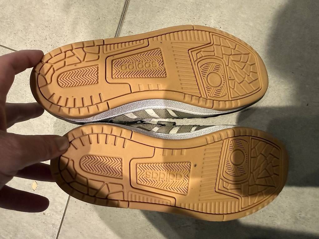 Adidas Scarpe per ragazzi: Adidas Hallenschuhe 34 – Usato da Laufen venduto da sani82 1