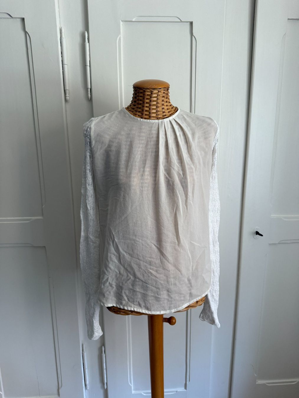 Zara Blusen: ZARA - Blusenshirt offweiss M – Gebraucht aus Zürich von Diazaio