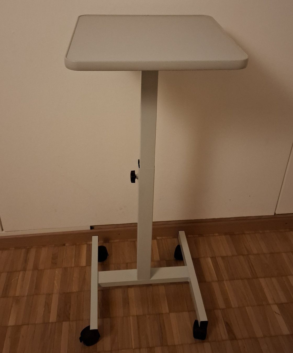 Tavoli: Beamer-Tisch / Büro-Beistelltisch – Usato da Bottmingen venduto da Tomena0214 2
