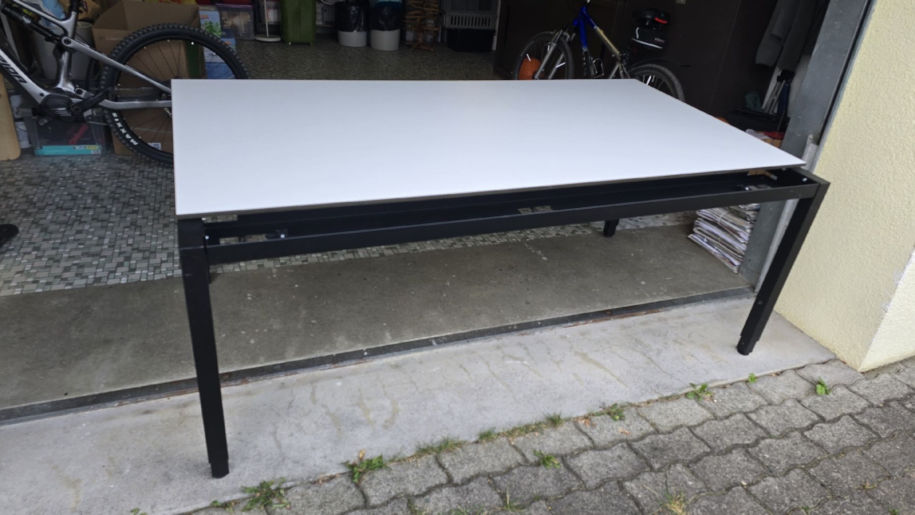 Bureaux: Robuster Schreibtisch – D'occasion à Au  ZH par uel_dn2v 1