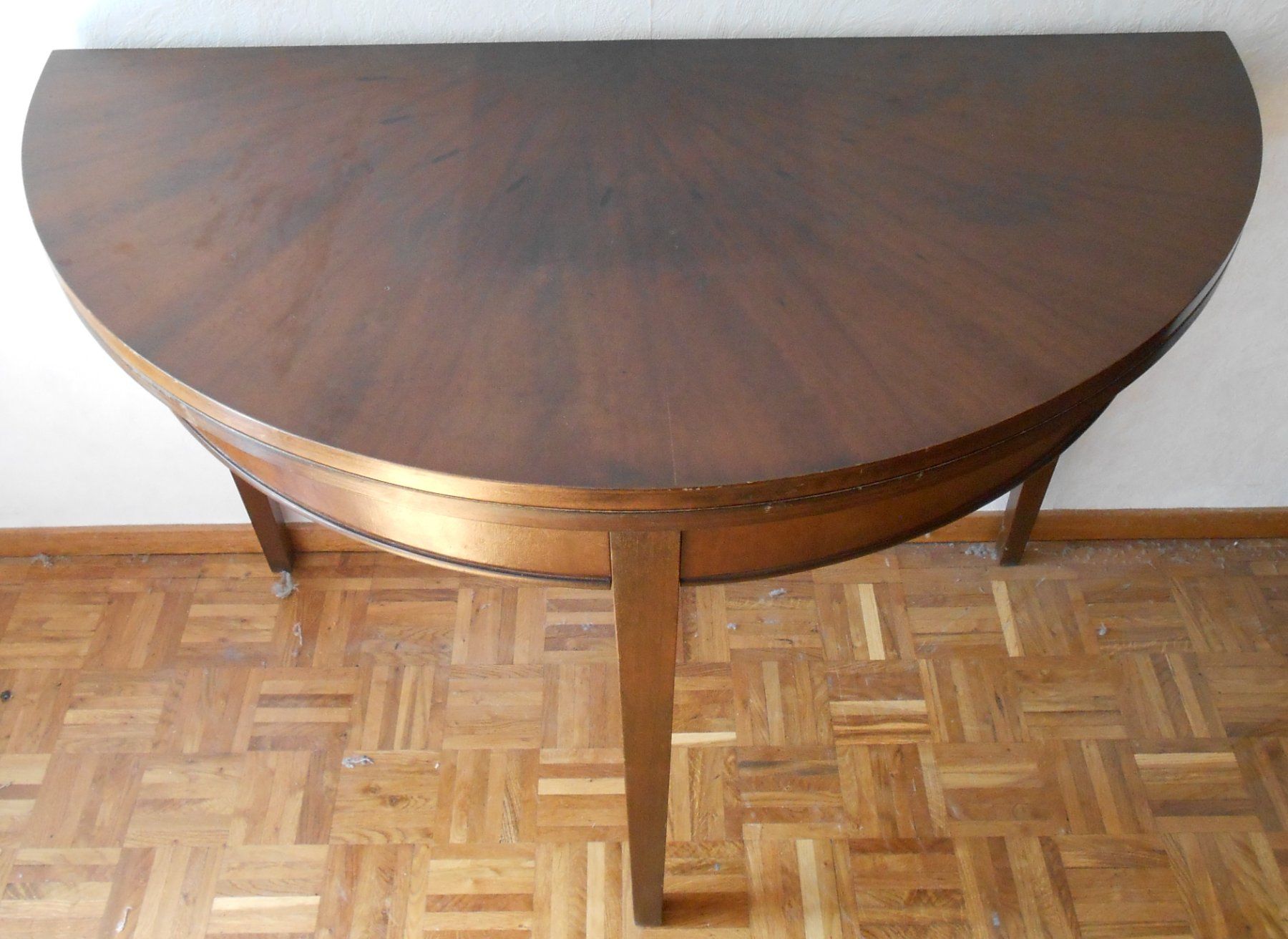 Tables: Table ronde demi-lune – D'occasion à Bossonnens par ysc_9q2f 2